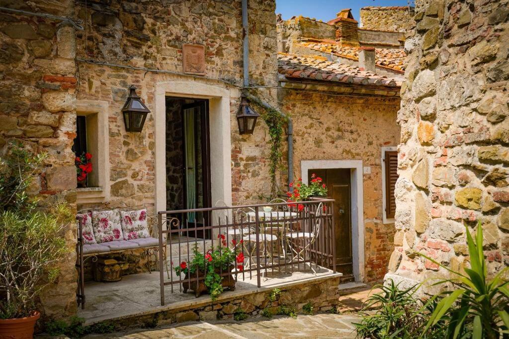 Inn Piazza In Montemerano, The Heart Of Tuscany 外观 照片
